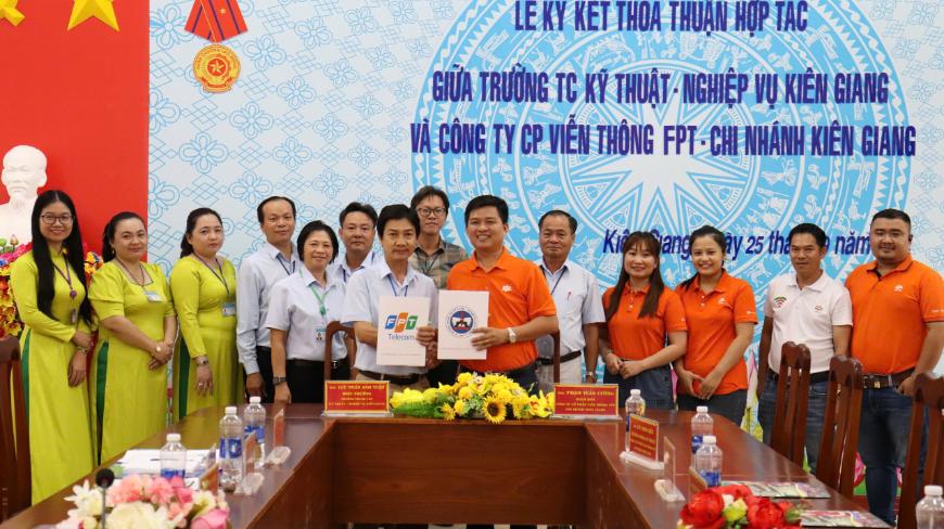 TRƯỜNG TRUNG CẤP KỸ THUẬT - NGHIỆP VỤ KIÊN GIANG KÝ KẾT HỢP TÁC VỚI CÔNG TY CỔ PHẦN VIỄN THÔNG FPT